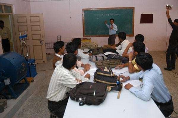 Dr._J._J._Magdum_Pharmacy_College